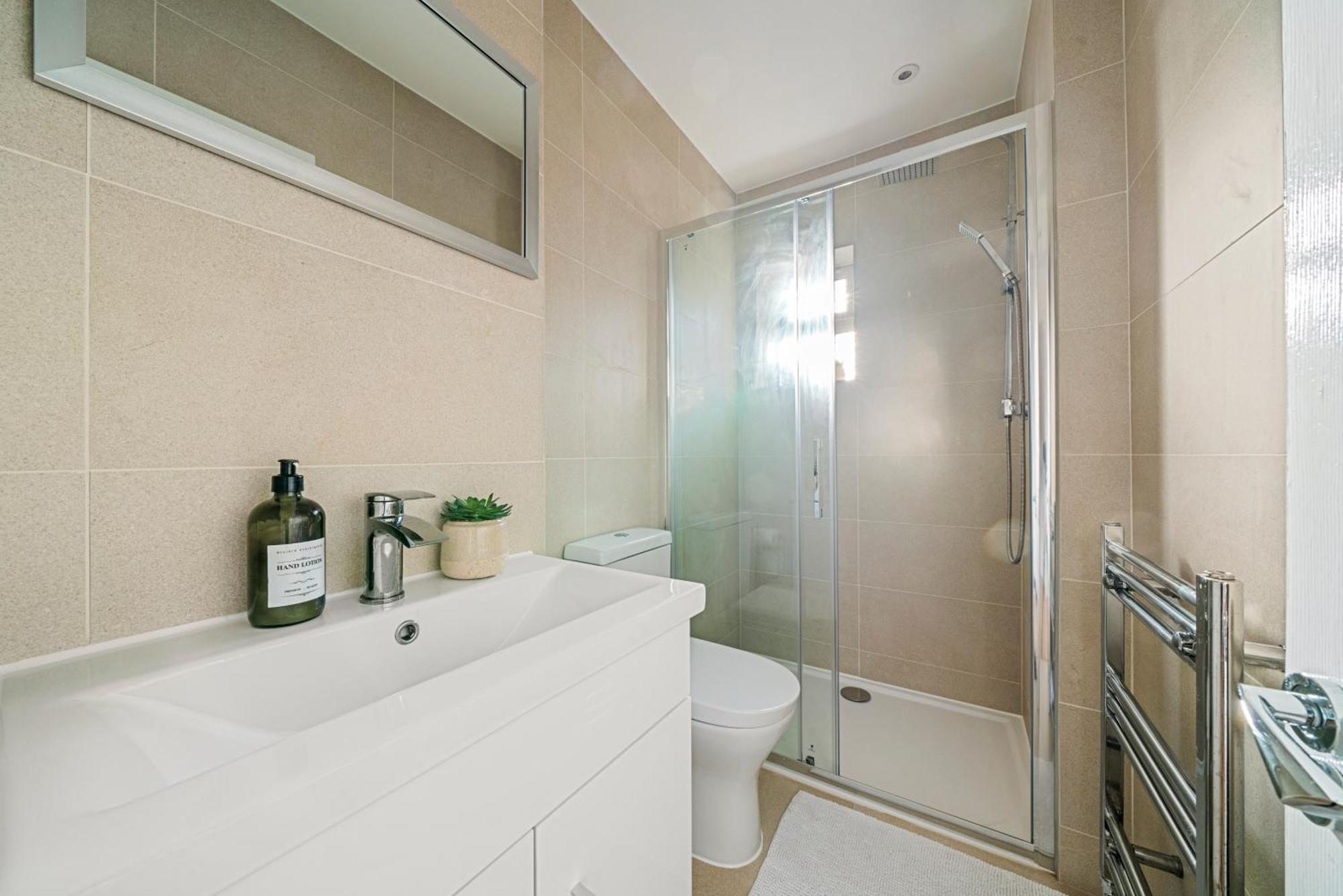 2 Bed Luxury Parking And Garden - Close To Heathrow Apartamento *