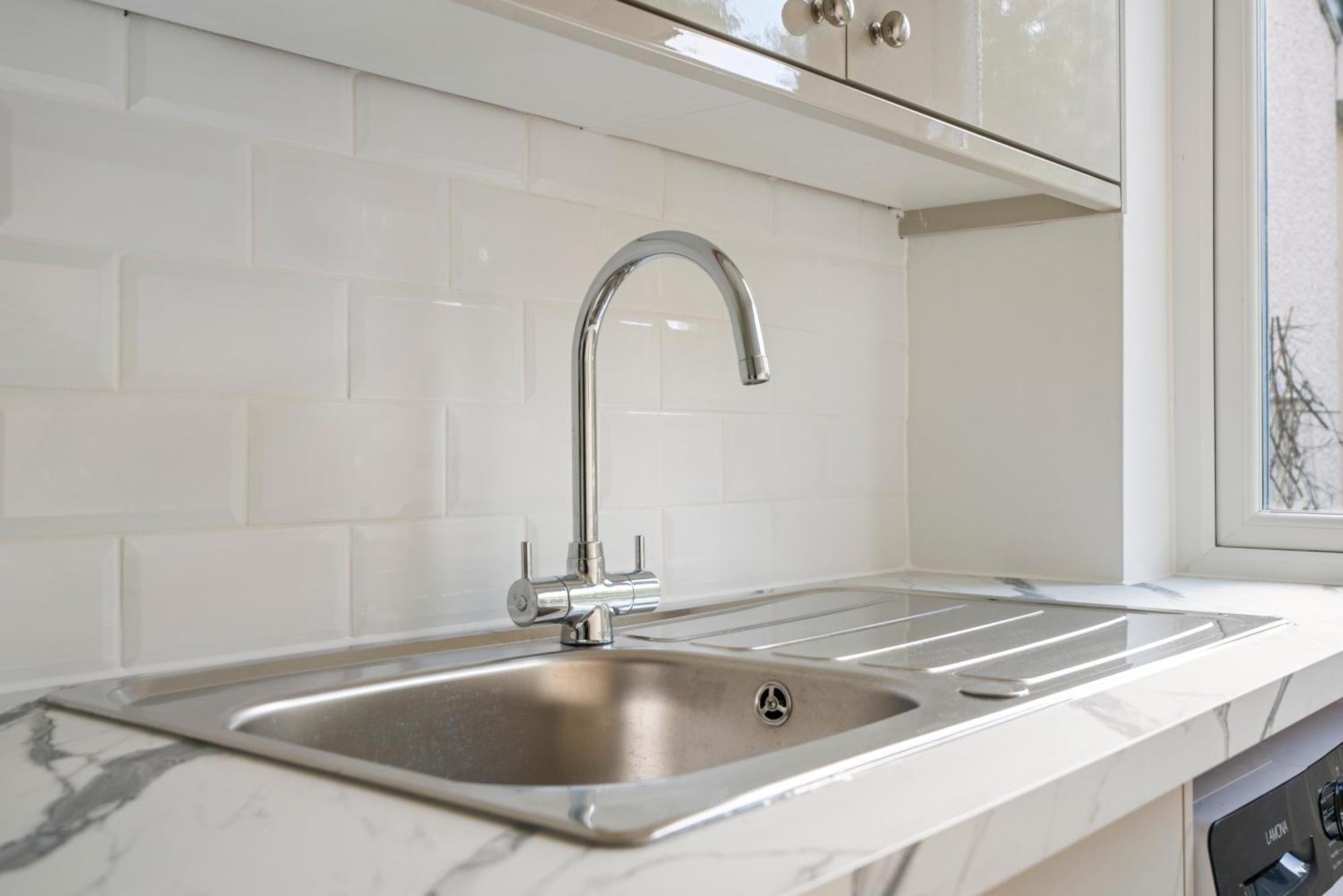 Apartamento 2 Bed Luxury Parking And Garden - Close To Heathrow *